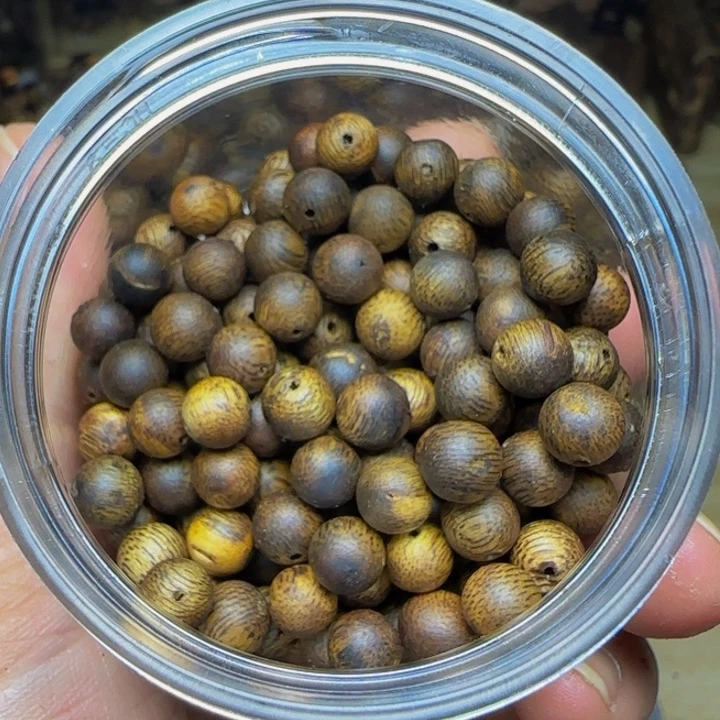 勇***经奇0.6散圆珠子料17克