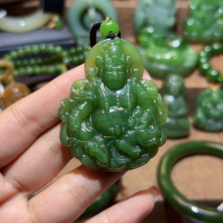 颈饰未镶嵌和田玉（碧玉）