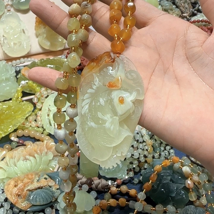 未镶嵌蛇纹石玉吊坠