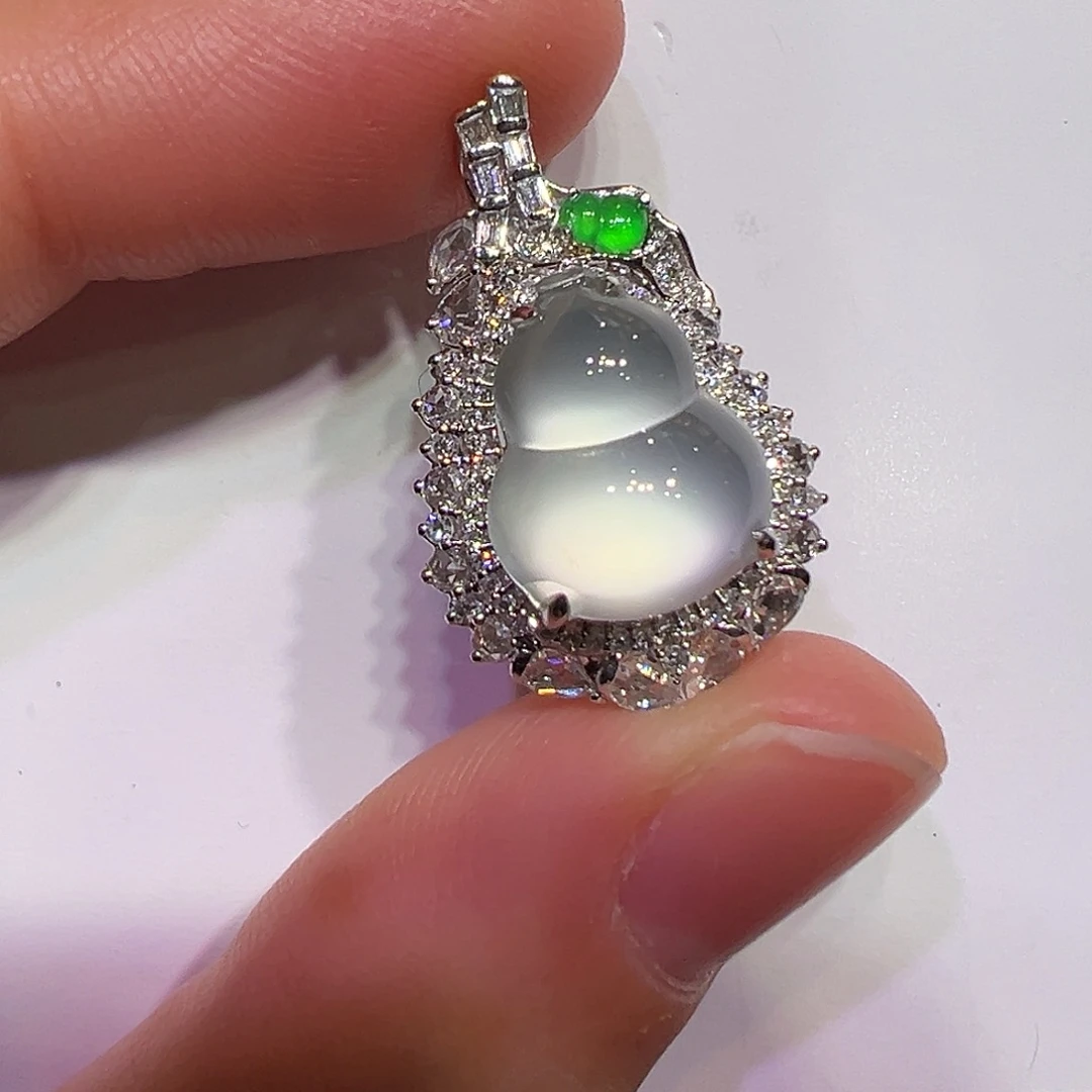 翡翠18K金镶嵌颈饰