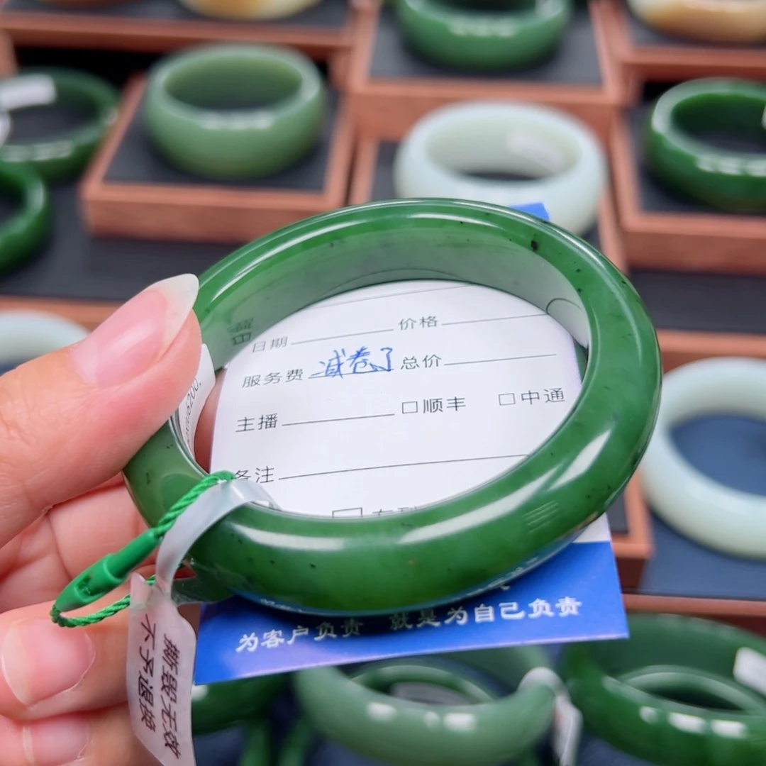 未镶嵌手镯和田玉（碧玉）陳**?