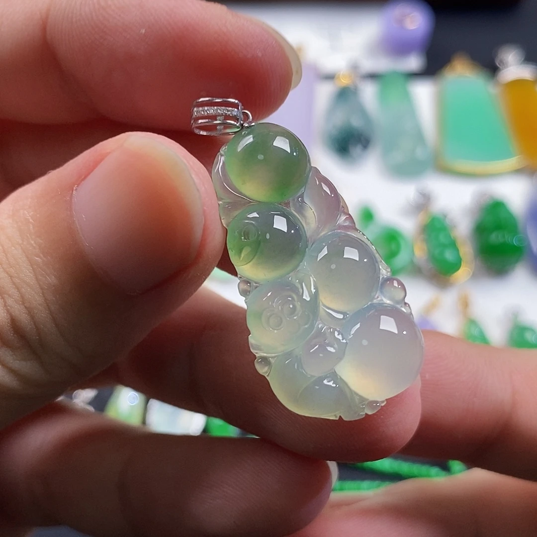 翡翠18K金镶嵌颈饰翡翠