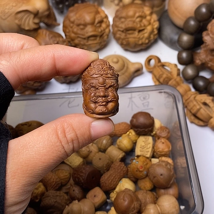 用***1檀香木老山檀香佛头