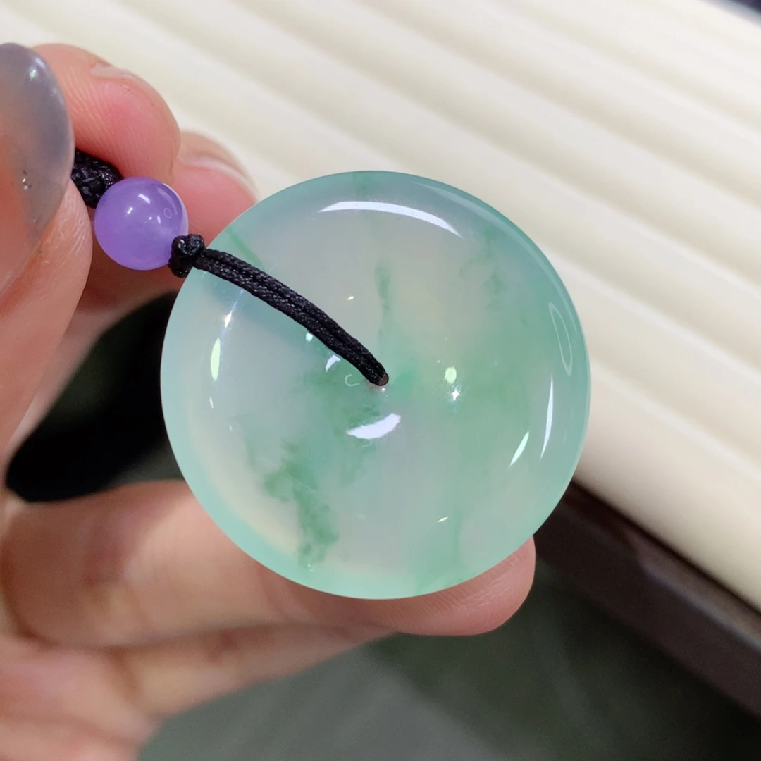 翡翠未镶嵌颈饰扣