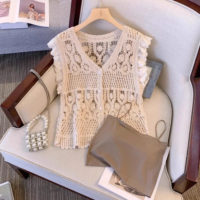 2025夏季法式镂空钩花蕾丝拼接V领飞飞袖小众针织女上衣罩衫KS001