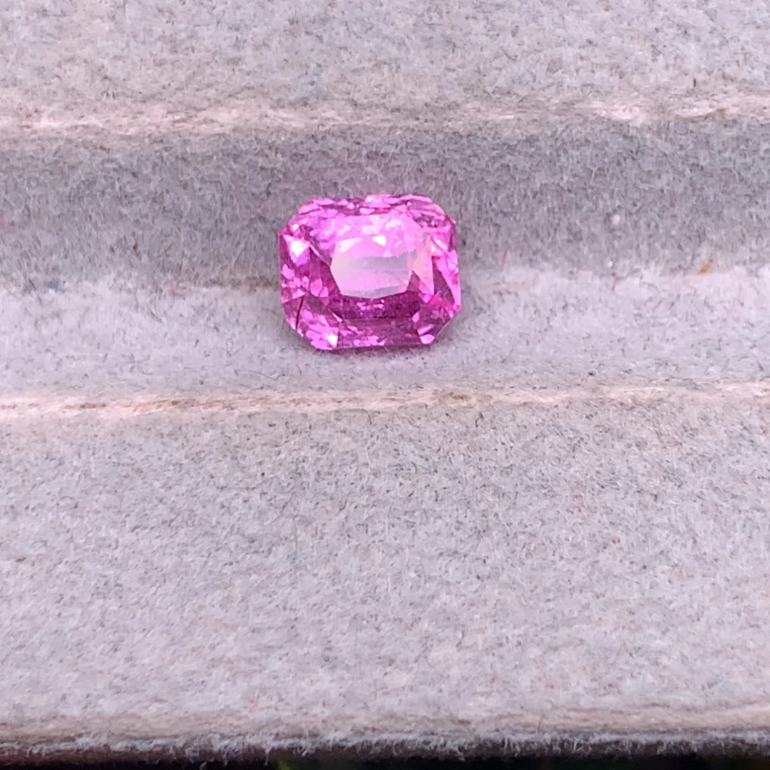 蓝宝石裸石无烧帕帕拉恰1.34guild