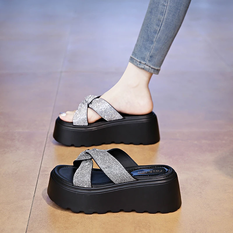 7cm厚底外穿一字拖鞋女2025年夏季新款小个子松糕软底沙滩凉拖鞋