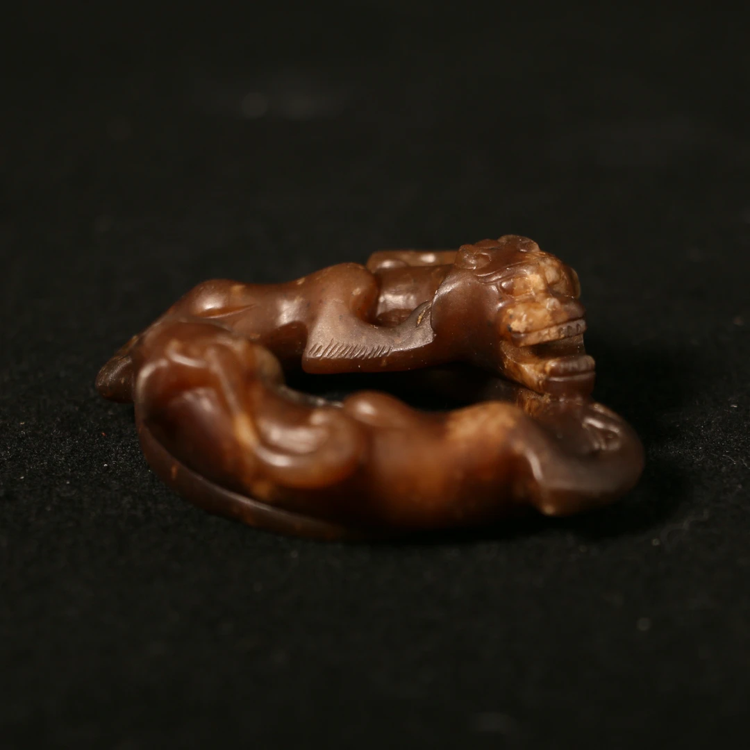 24A43   明   和田玉螭龙玉环