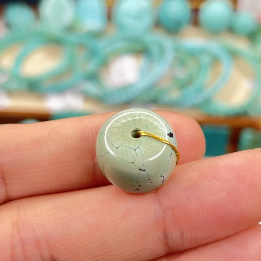 绿松石未镶嵌颈饰