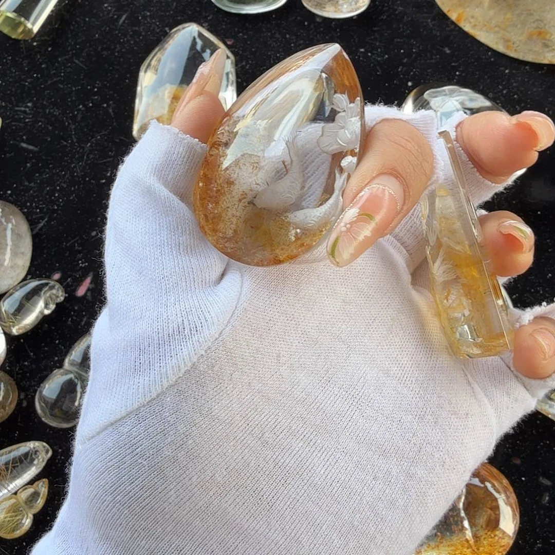 水晶摆件未镶嵌水晶?**莹