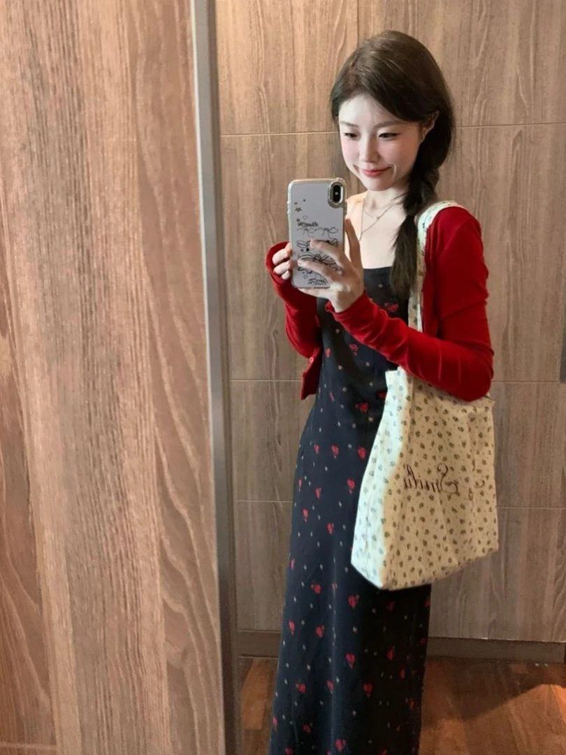 2025年夏季新款黑红法式碎花收腰穿搭吊带连衣裙开衫两件套装女