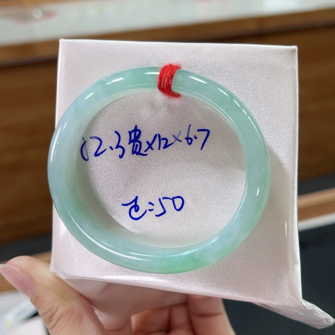 未镶嵌手镯翡翠純****?翡翠
