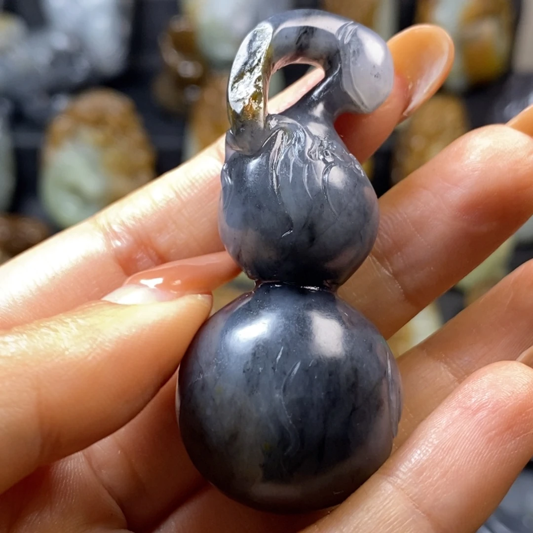 王***梅和田玉未镶嵌挂件