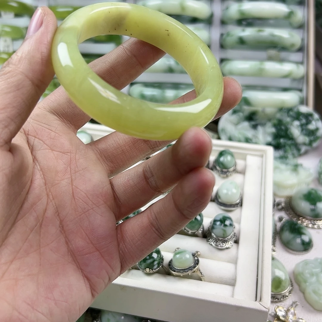 蛇纹石玉未镶嵌手镯