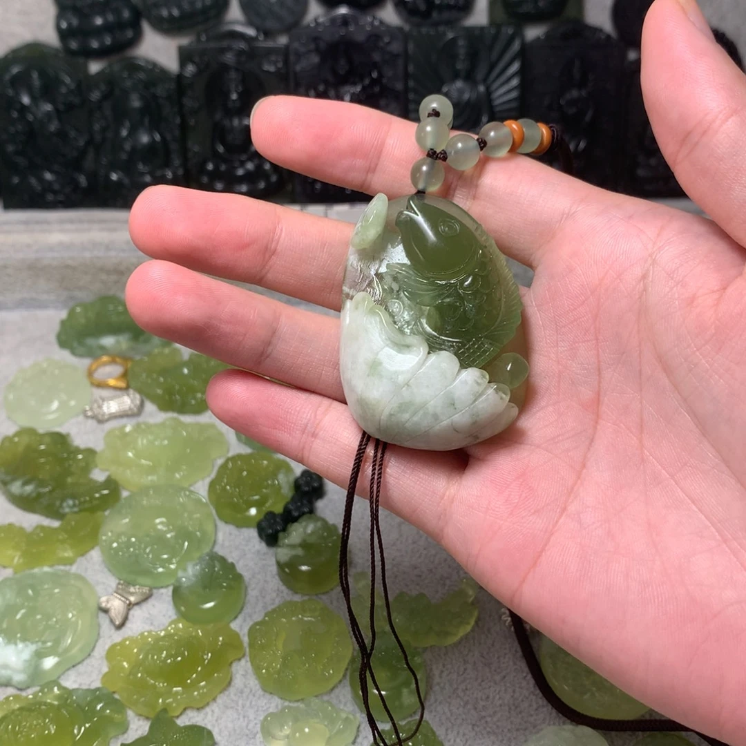 合金蛇纹石玉颈饰