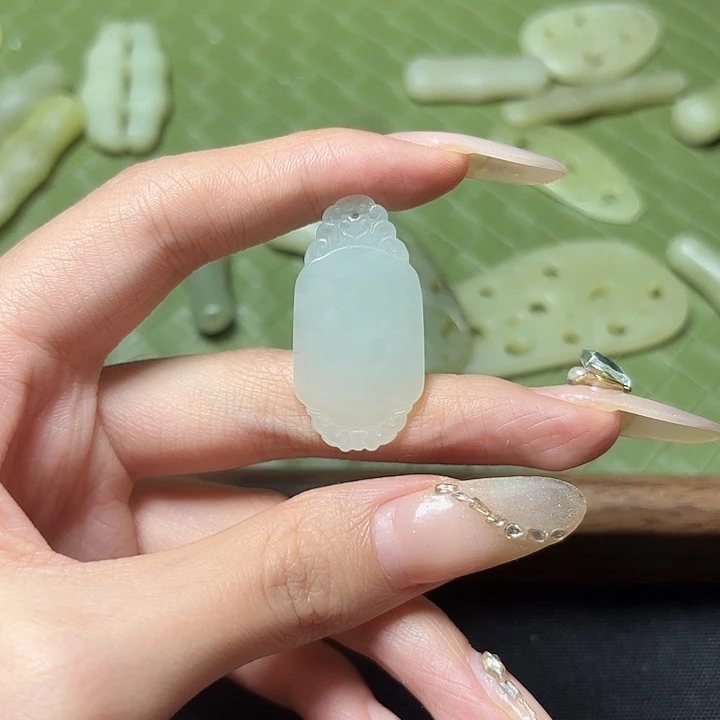 和田玉（糖玉）未镶嵌颈饰