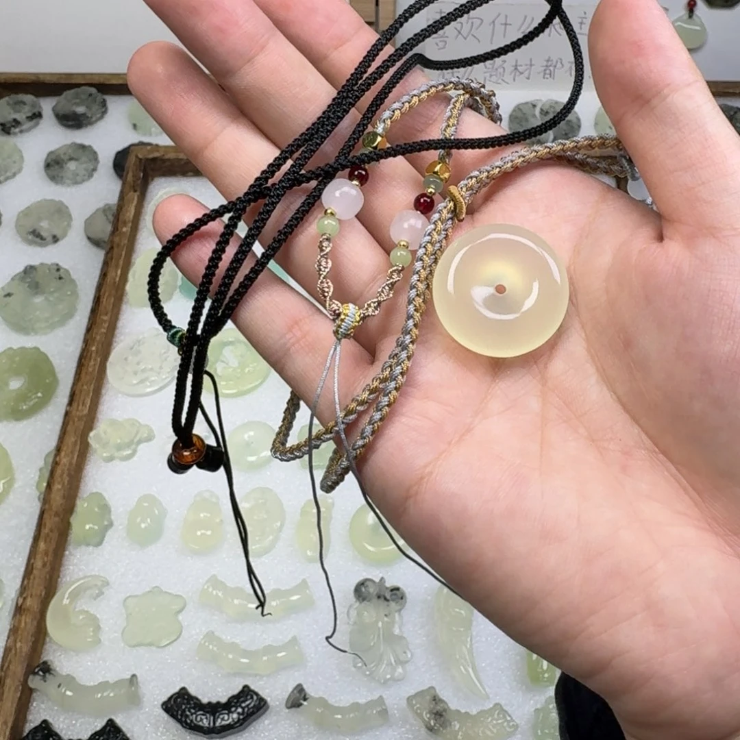 小***～蛇纹石玉未镶嵌项链