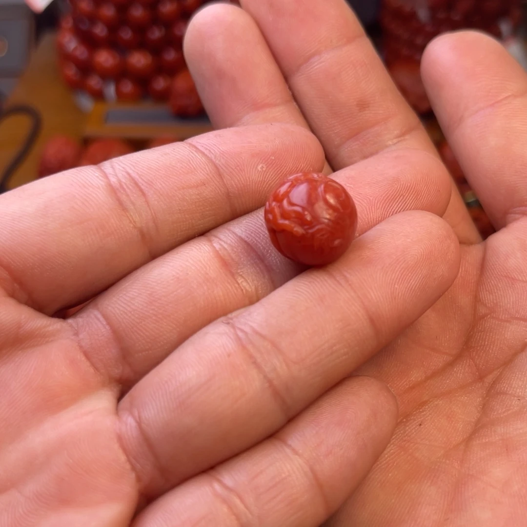 饕***叔南红玛瑙未镶嵌川料精工配饰
