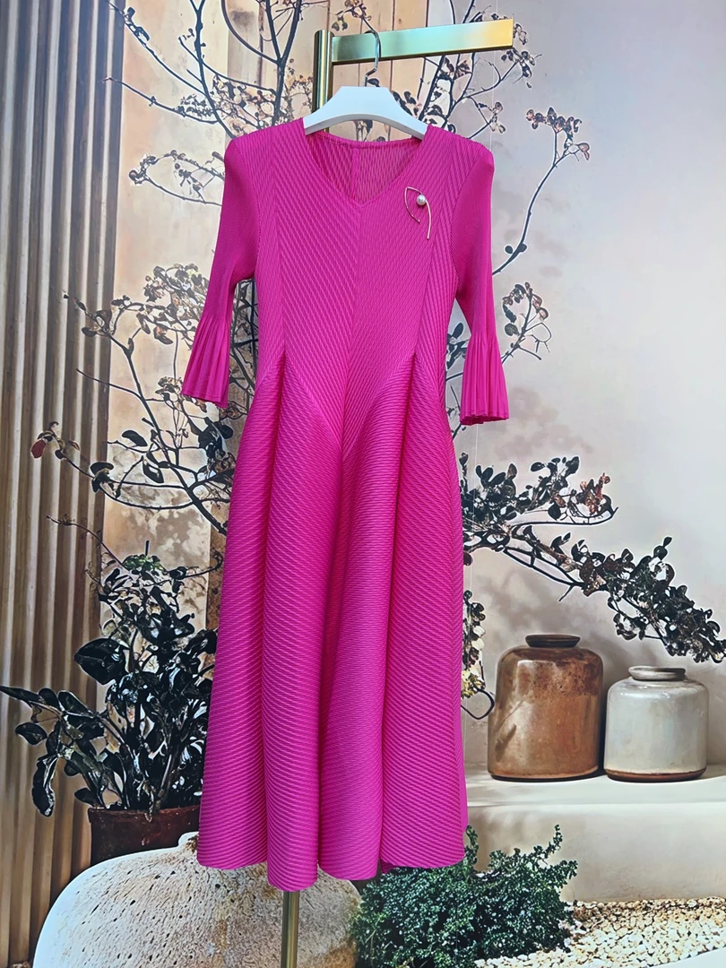 高定轻奢设计师连衣裙优雅高弹显贵气质百搭遮肉显瘦度假风SZ7071