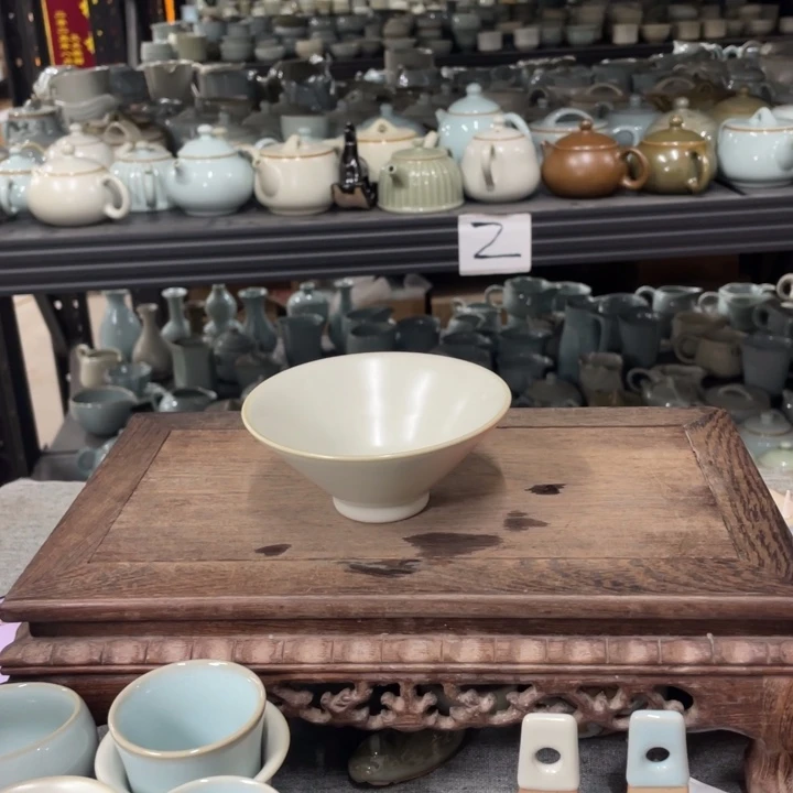 摆件月白手拉支烧斗笠杯