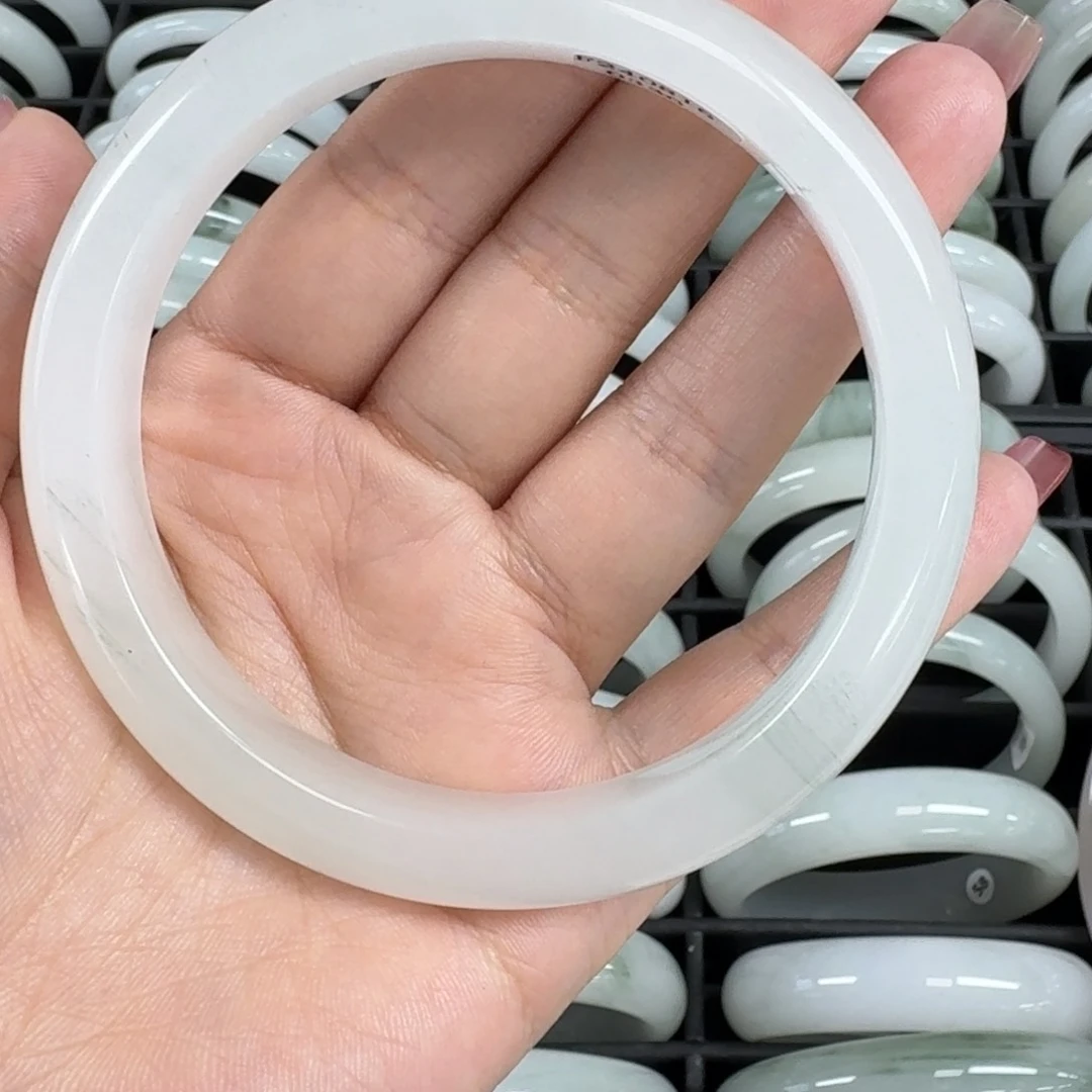 石英质玉手镯未镶嵌?****啊