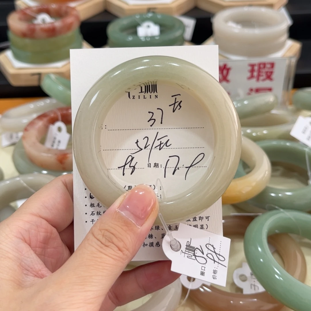 未镶嵌手镯石英质玉
