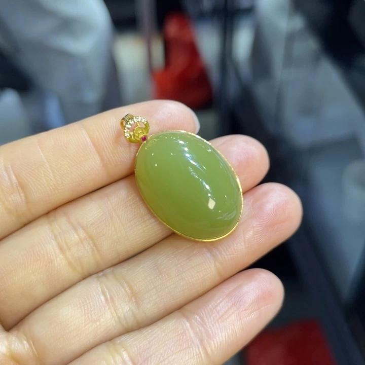 和田玉18K金镶嵌颈饰