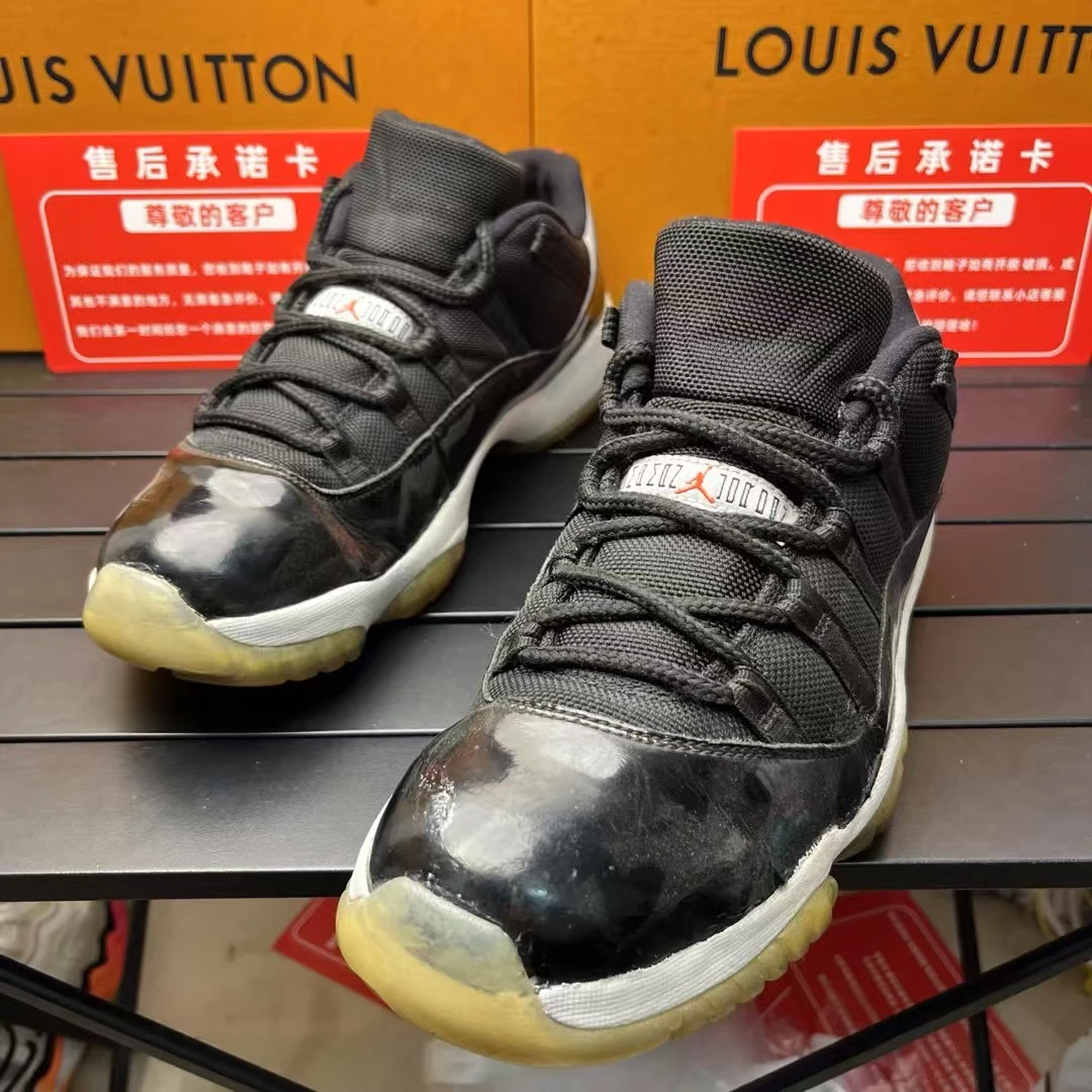 95新 maje 特价款烁/43码/AJ11 红外线/鞋面轻微瑕疵