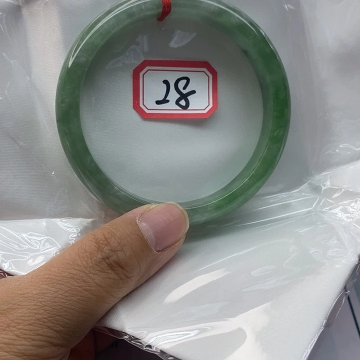 A***～翡翠手镯未镶嵌翡翠