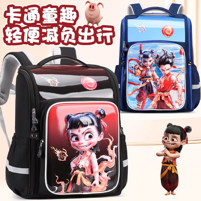 新款男孩书包小学生一到三到六年级男童轻便防水减负护脊儿童背包