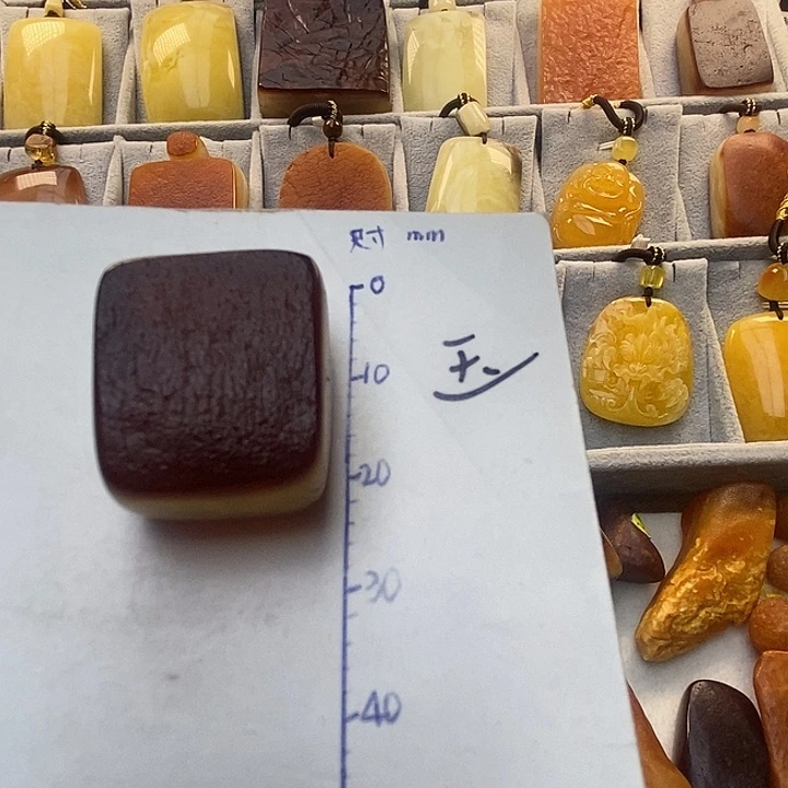 琥珀未镶嵌珠宝奇石