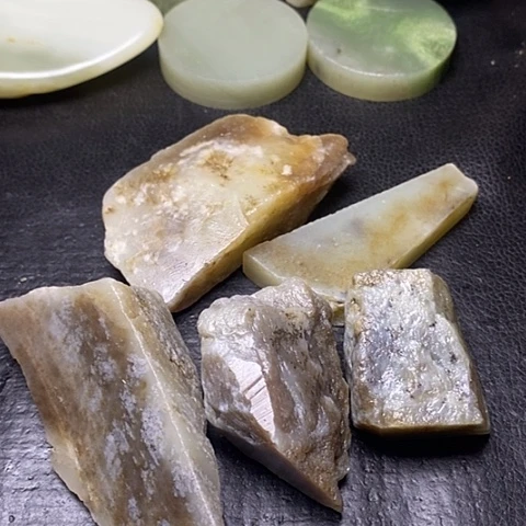 和田玉足铂镶嵌珠宝奇石