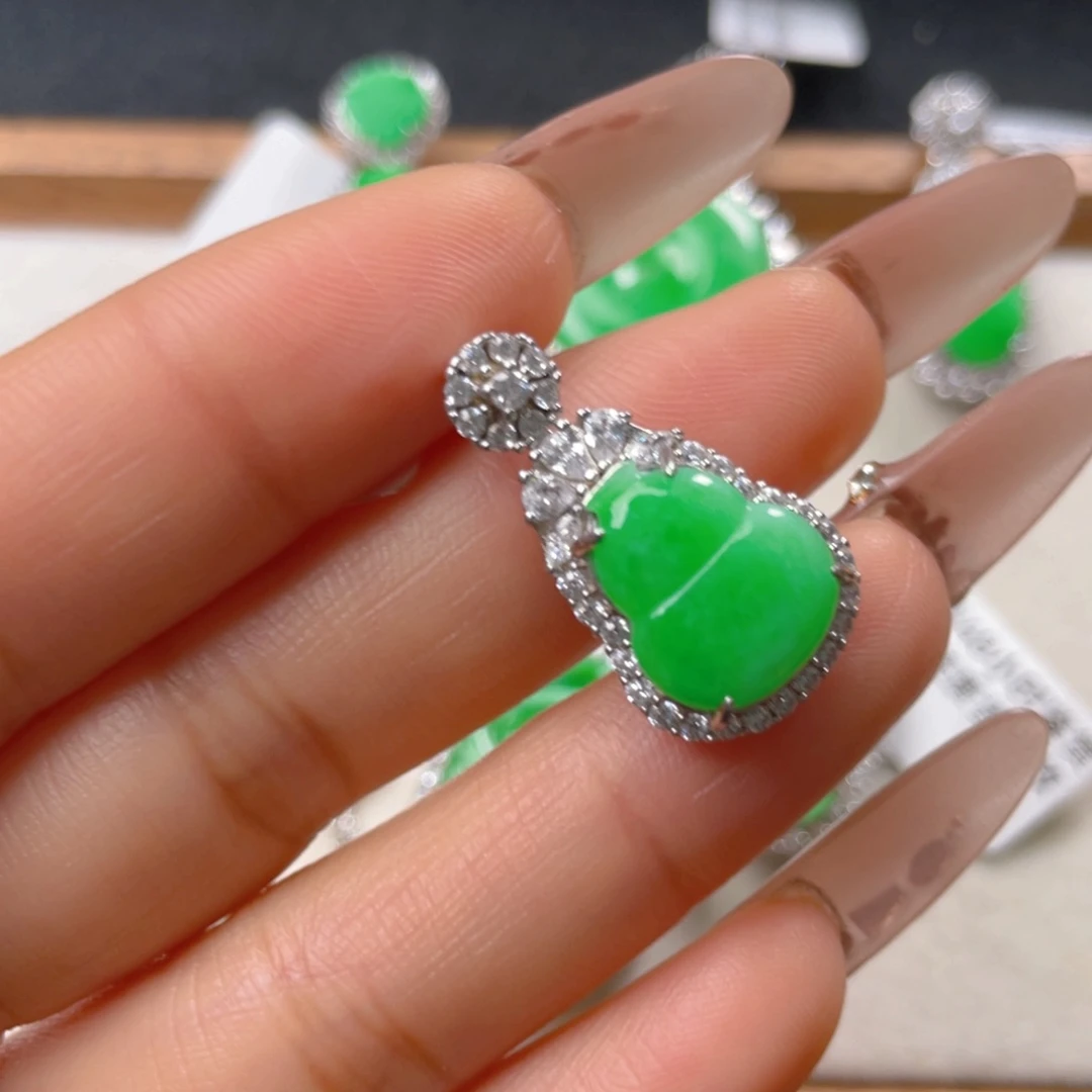 翡翠颈饰银S925镶嵌翡翠