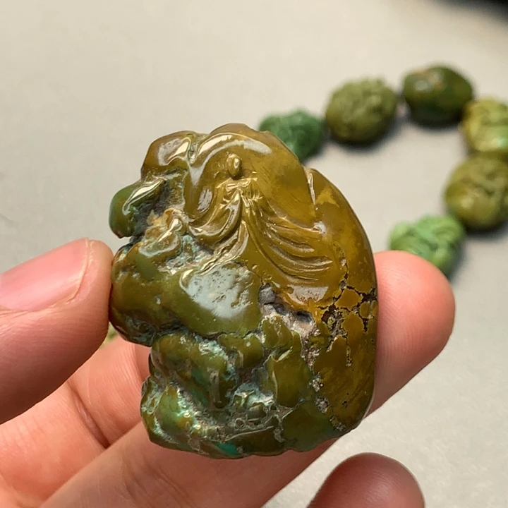 绿松石未镶嵌颈饰