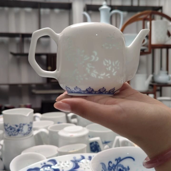 瓷丹凤朝阳茶壶一个