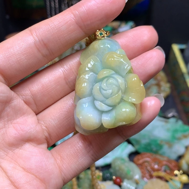 翡翠未镶嵌颈饰花