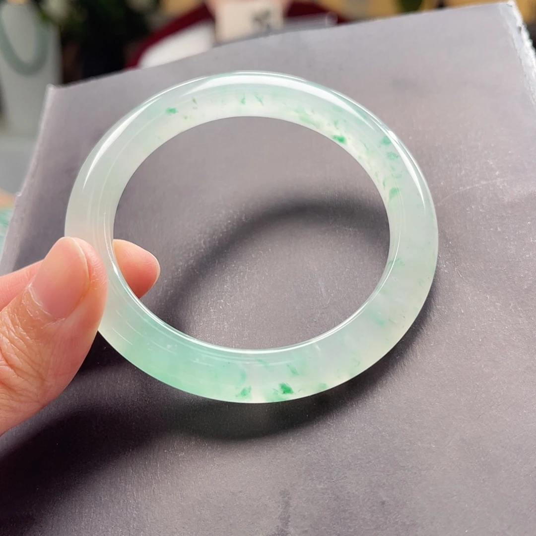 麦***鱼石英岩玉未镶嵌手镯