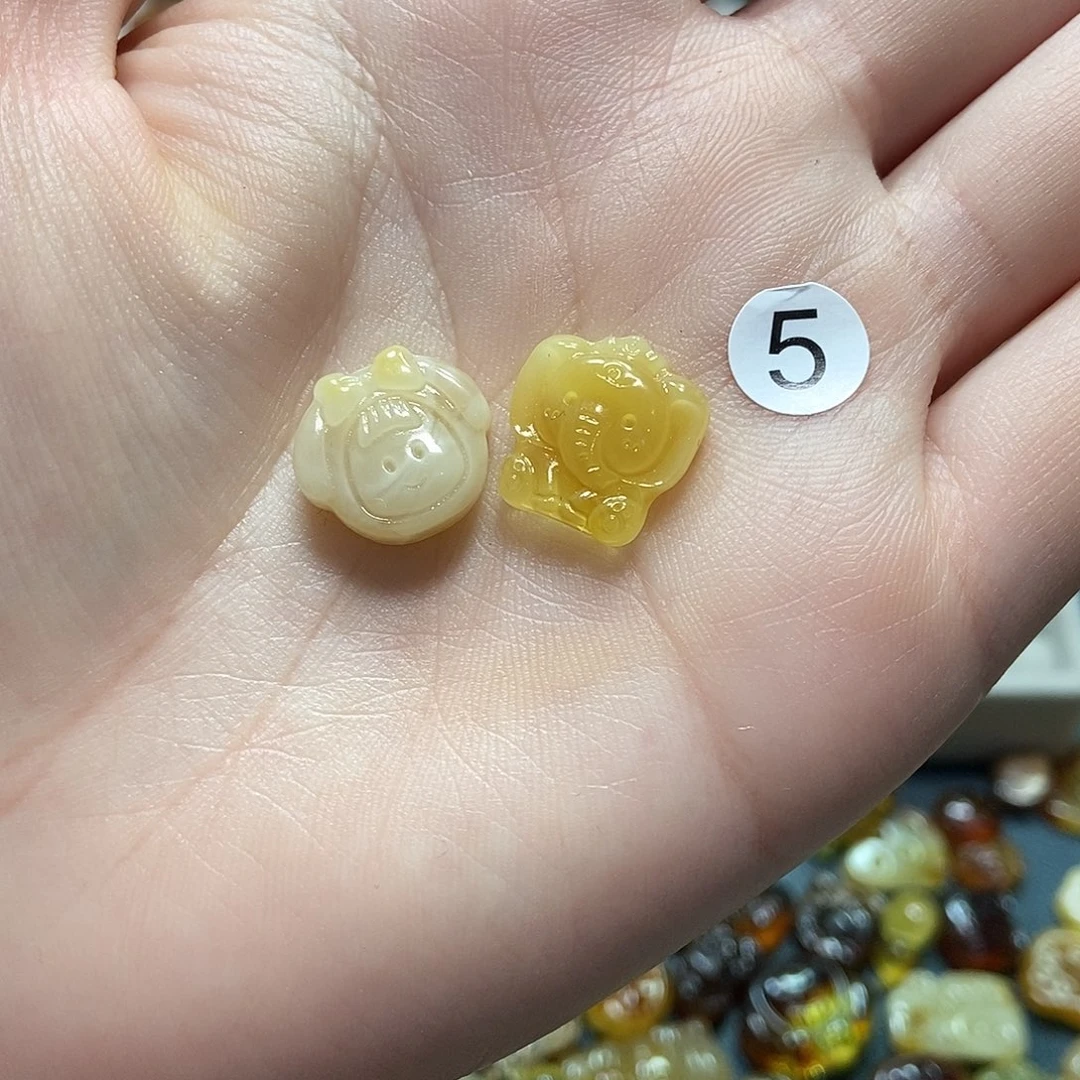 琥珀裸石未镶嵌谷*?，