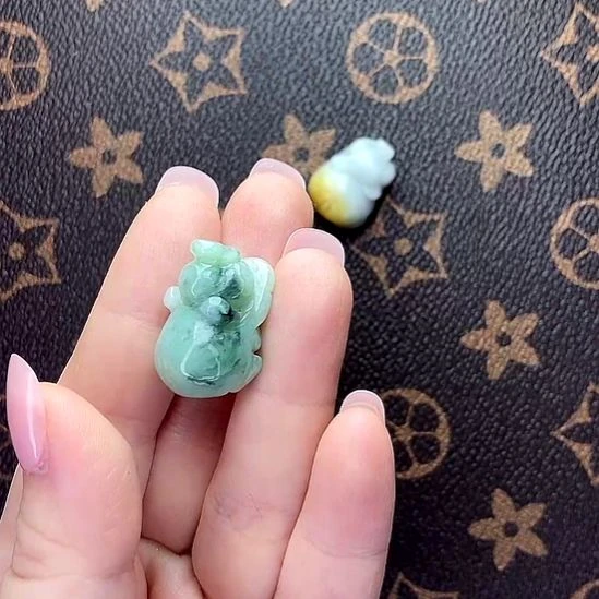 翡翠未镶嵌挂件猪