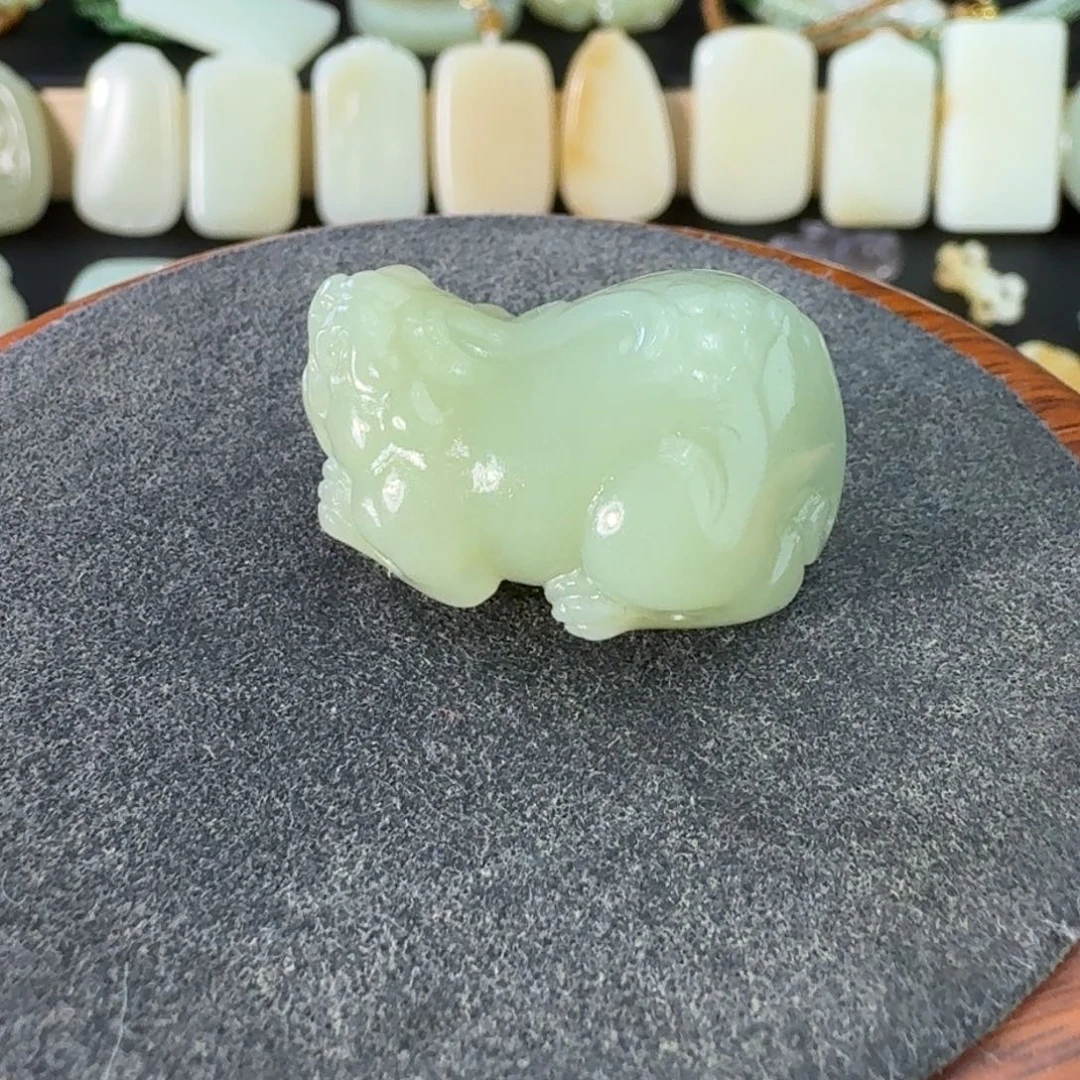 月***˘和田玉未镶嵌颈饰