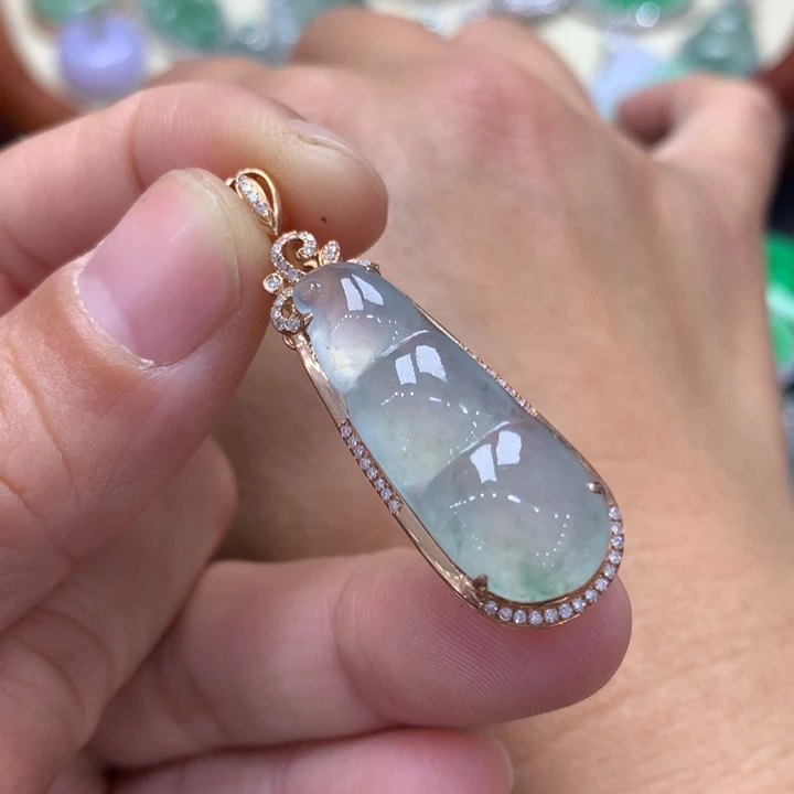 翡翠吊坠(不含链)18K金镶嵌