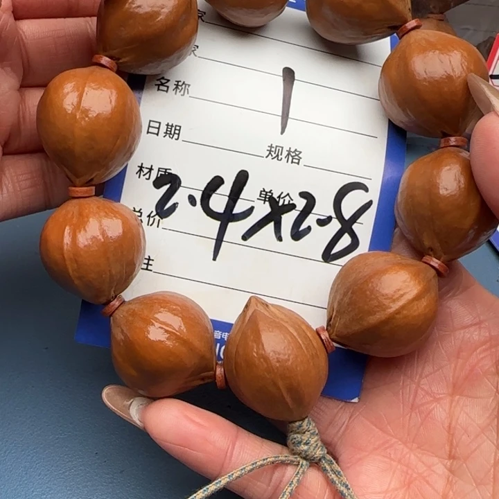 魏***、橄榄核手串橄榄核