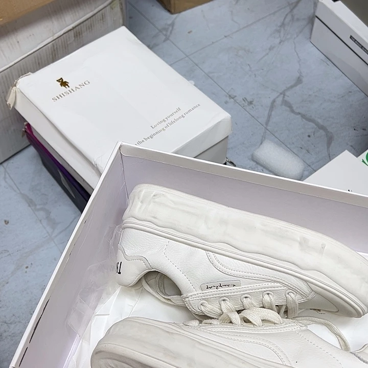 E***A小白鞋EVA微瑕吃不售后