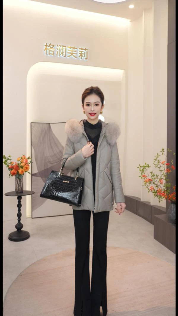 格澜芙莉2025年海宁冬季新款气质修身时尚高级毛领外套皮羽绒服