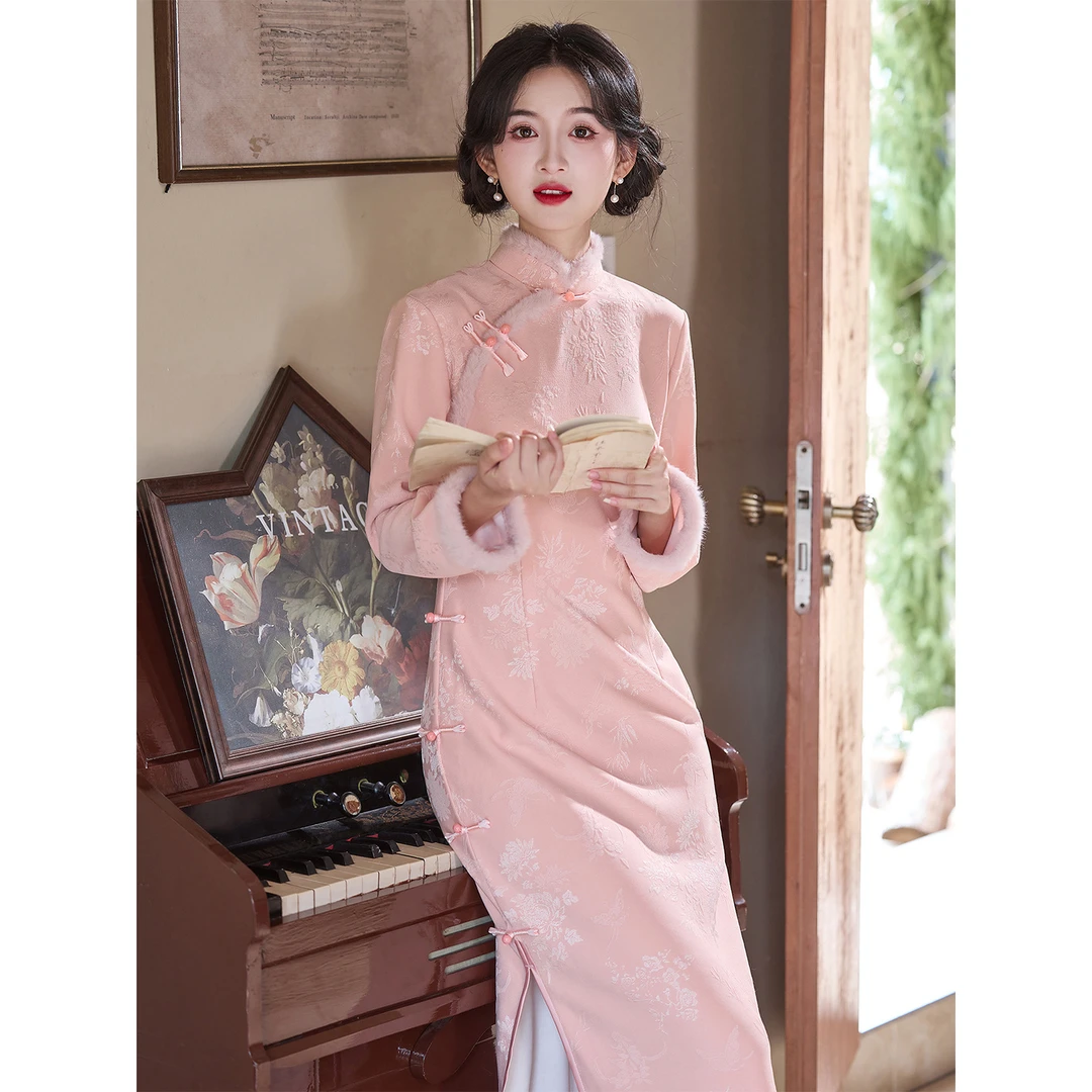 新中式改良旗袍粉色加绒2025秋冬新款少女领证订婚日常可穿连衣裙