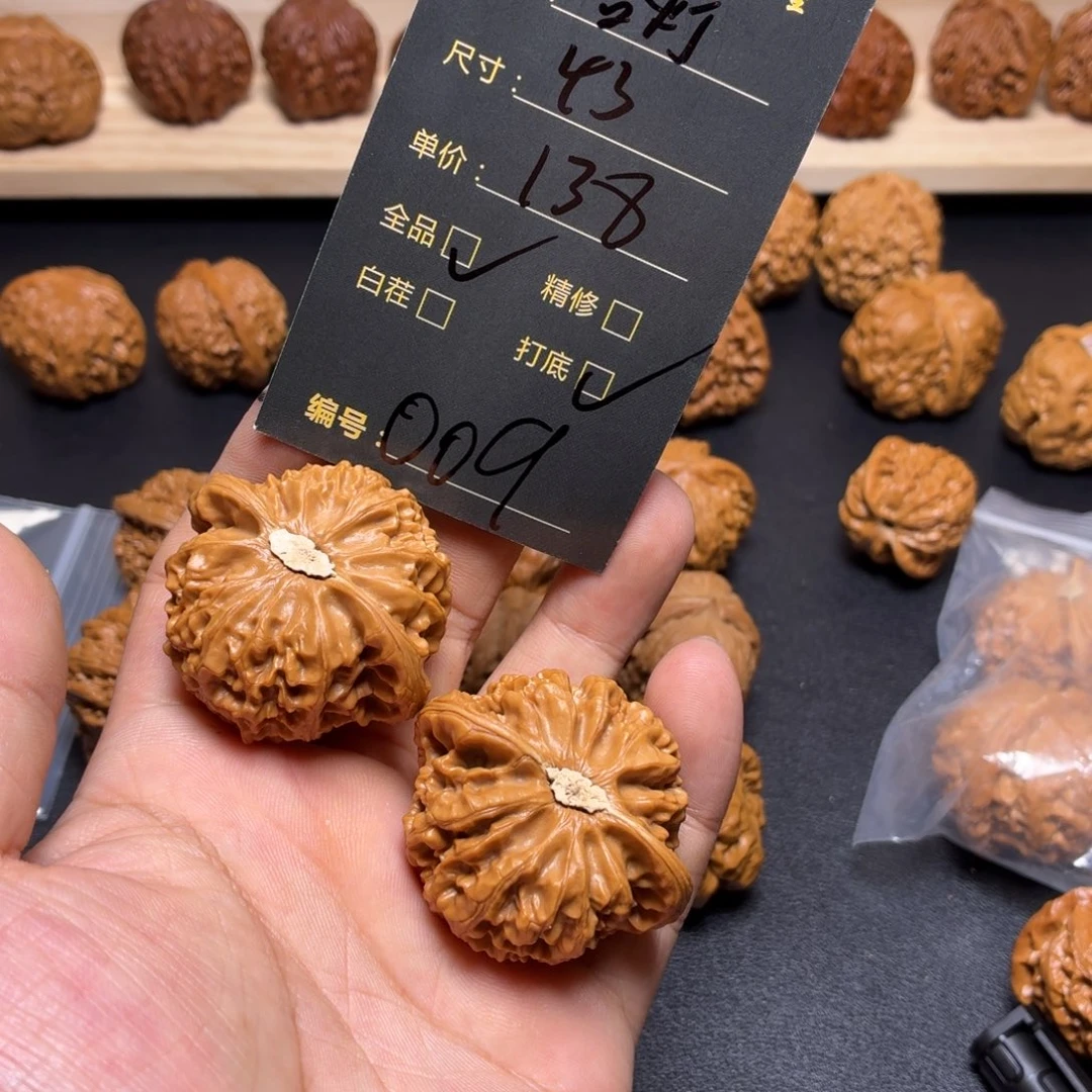 文玩核桃把件8**壳核桃009