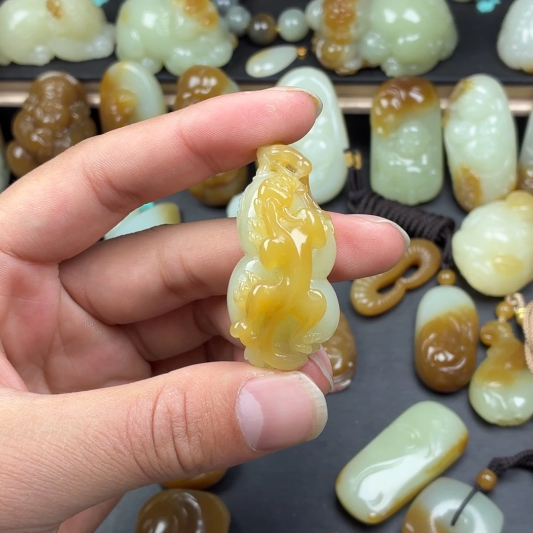和田玉（糖玉）未镶嵌颈饰