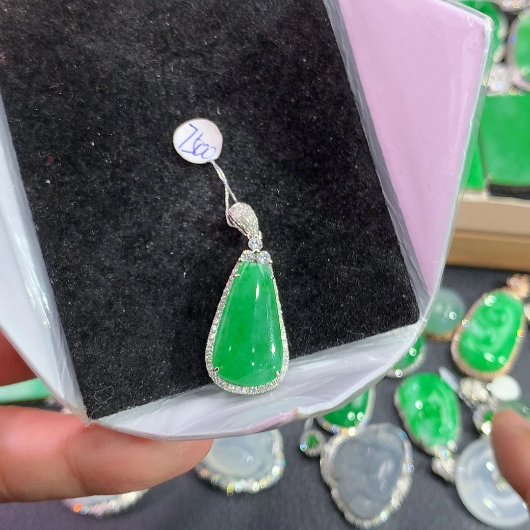 翡翠吊坠(赠链)18K金镶嵌