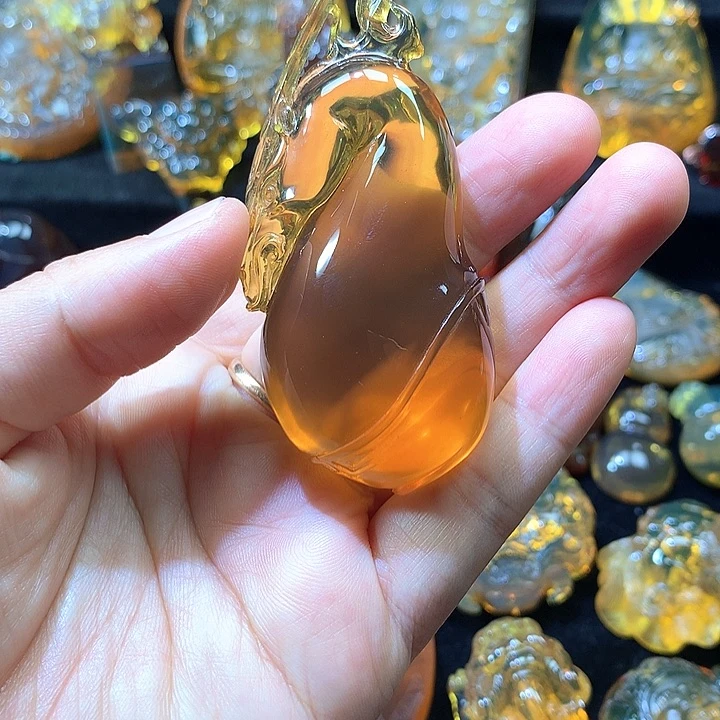 琥珀未镶嵌颈饰大师工雕刻马吊坠