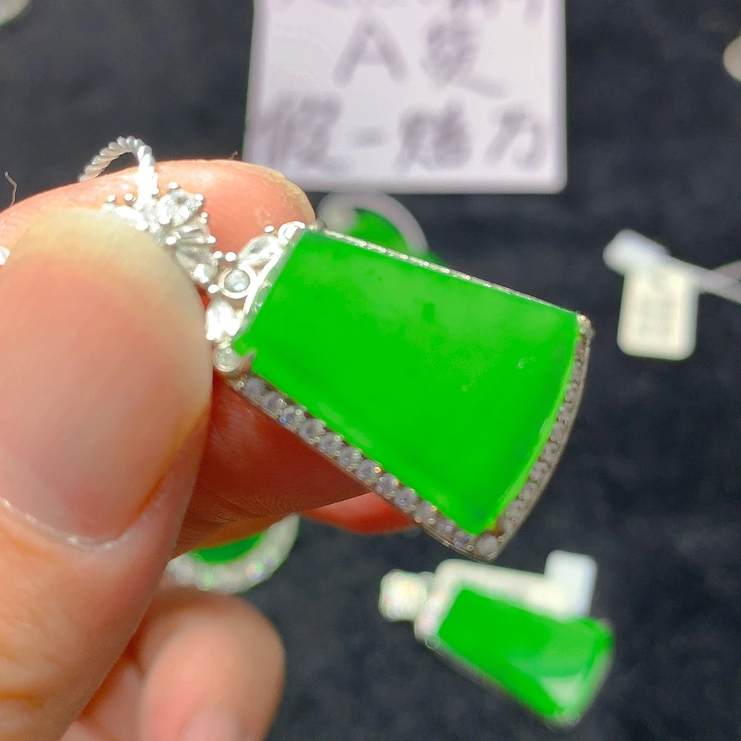 颈饰银S925镶嵌翡翠